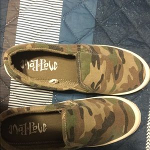 Canvas camouflage slip on shoes. Size 7.